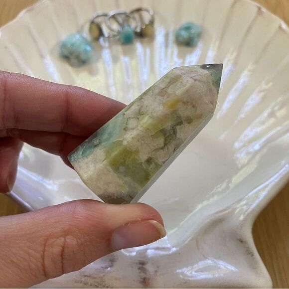 Green flower agate tower ✨ polished crystal tower, small - Picture 5 of 5